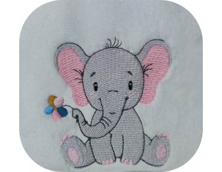 Motif de broderie machine bébé éléphant avec sa fleur