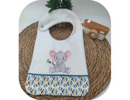 Motif de broderie machine  bavoir bébé éléphant avec sa fleur