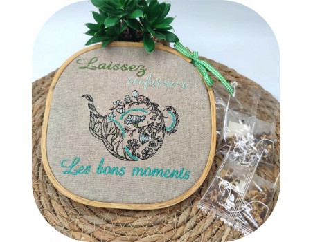 Motif de broderie machine  texte  infusions