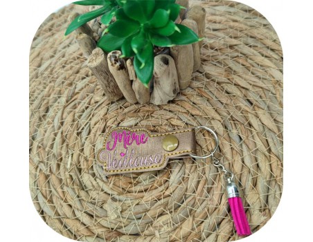 Instant download machine embroidery  design key ring Mère Veilleuse