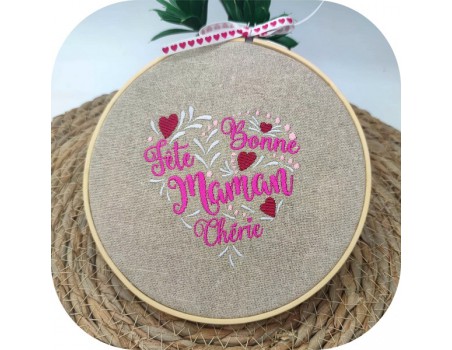 Motif de broderie machine  coeur bonne fête maman