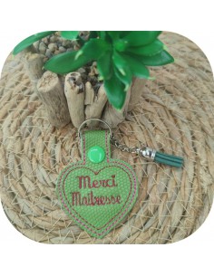 Motif de broderie machine porte clés coeur merci maîtresse   ITH