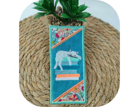 machine  embroidery design ITH bookmark book cat