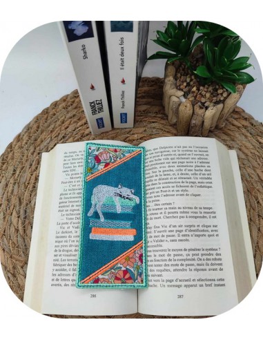 machine  embroidery design ITH bookmark book cat