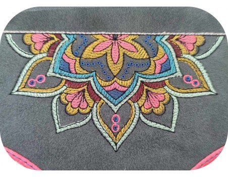 Motif de broderie machine  demi mandala