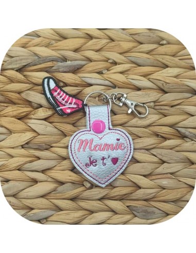 Motif de broderie machine ITH porte clé coeur  mamie je t'aime