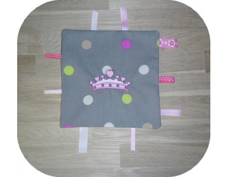 Motif de broderie machine couronne de princesse