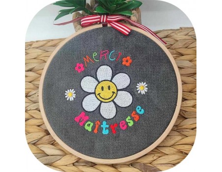 Motif de broderie machine marguerite smiley maîtresse