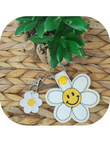 machine embroidery design daisy key ring