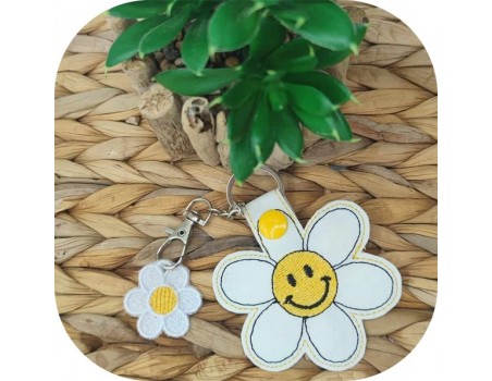 machine embroidery design daisy key ring