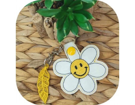 machine embroidery design daisy key ring