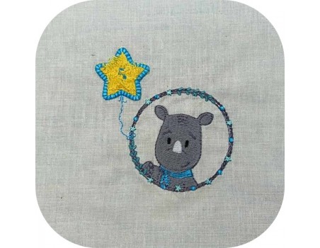 Motif de broderie machine rhinocéros garçon avec son ballon étoile en appliqué