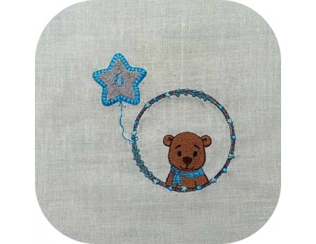 Motif de broderie machine ours garçon avec son ballon étoile en appliqué