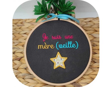 Motif de broderie machine je suis une mère veille