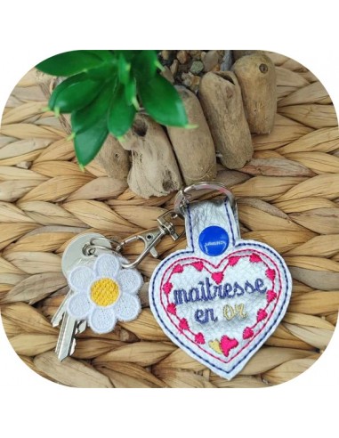 machine embroidery design gold mistress  keychain ith