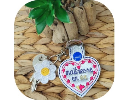 machine embroidery design gold mistress  keychain ith