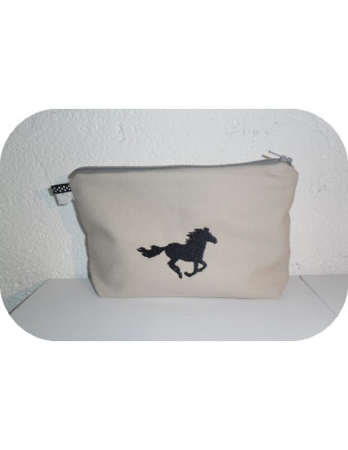 Taie D’oreiller En Coton Bleu Avec Broderie Main Point De Croix, Motif Cheval Au Galop
