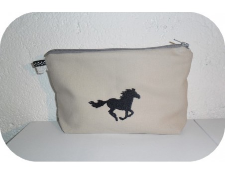 Motif de broderie machine cheval au galop