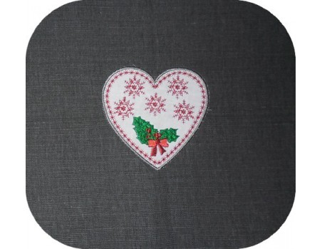 Motif de broderie machine coeur houx