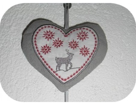 Motif de broderie machine coeur de montagne cerf