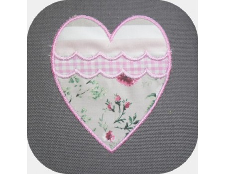 Motif de broderie machine coeur triple appliqués