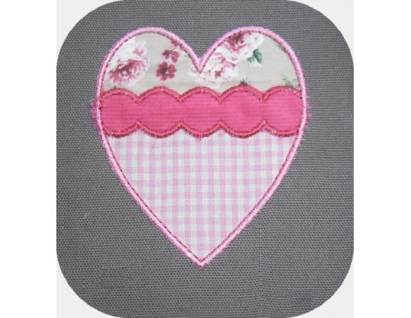 Motif de broderie machine appliqué coeur triple