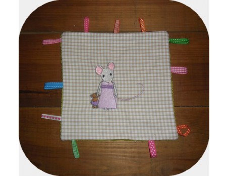 Motif de broderie machine souris avec son doudou