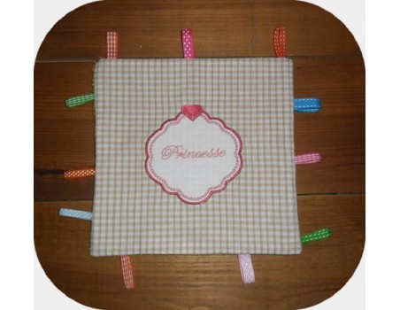 Motif de broderie machine cadre coeur