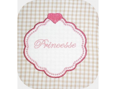 Motif de broderie machine cadre coeur