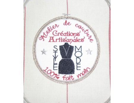 Motif de broderie machine atelier de couture mannequin