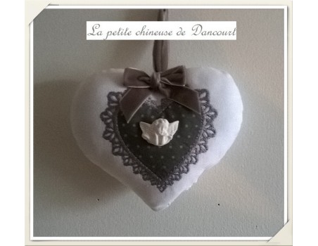 motif de broderie coeur dentelle