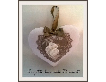 motif de broderie coeur dentelle