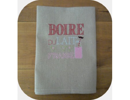 Motif de broderie machine boire du lait fraise