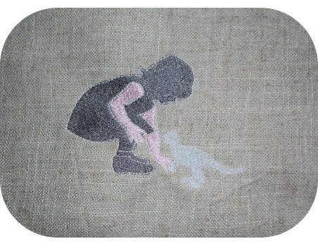 Motif de broderie machine fille avec son dinosaure