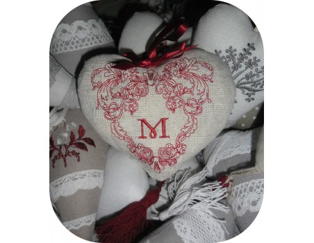 Motif de broderie machine coeur en redwork