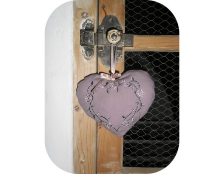 Instant download machine embroidery renaissance heart
