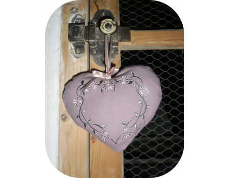 Instant download machine embroidery renaissance heart