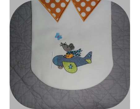 Motif de broderie machine souris dans avion