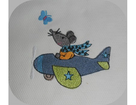 Motif de broderie machine souris dans avion