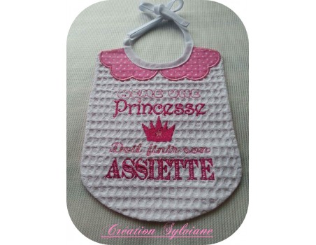 Motif de broderie machine Bavoir col festonné tout dans le cadre