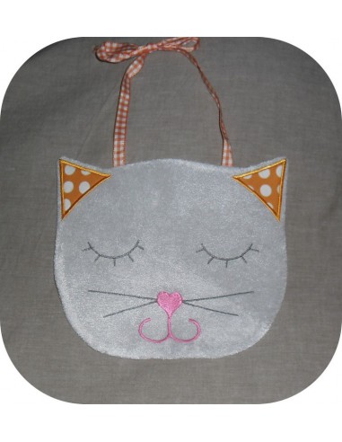 Motif de broderie machine Bavoir chat ITH