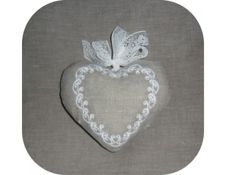 Motif de broderie machine coeur decor