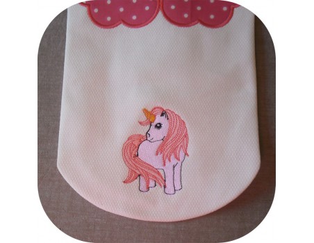 Motif de broderie machine petite  licorne