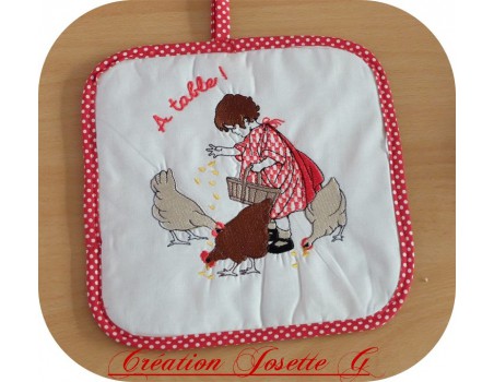 Motif de broderie machine fillette et ses poules